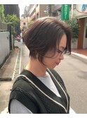 ショートヘアにブリーチカラー