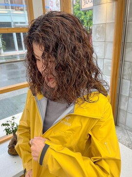 トゥコ(tuco) スパイラルパーマ　ソバージュ　外国人風　くるくる