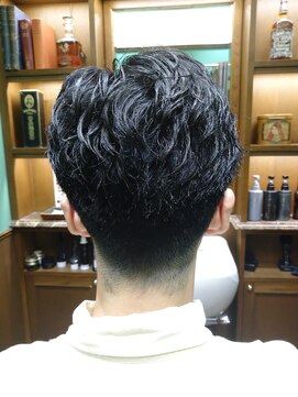 ヒロギンザバーバーショップ 丸の内店(HIRO GINZA BARBER SHOP) 遊びのある七三ツーブロックわ