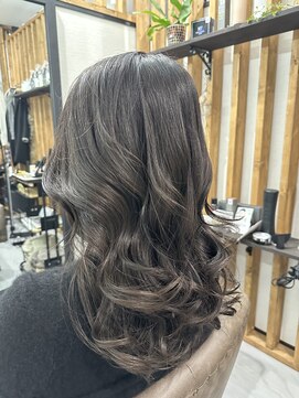 ビューティーガレージ カワゴエ(Beauty Garage Kawagoe) 白髪ぼかしでシルバーグレー