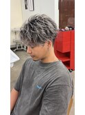 ホワイトシルバーアッシュバレイヤージュサーフフェザーショート