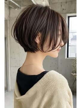 リアン アオヤマ(Liun Aoyama) 前下がり丸みショートボブ