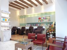 ウェル アアルト 海老名ビナウォーク店の雰囲気（やさしい光がふりそそぐシャンプールームで、丁寧に洗います。）