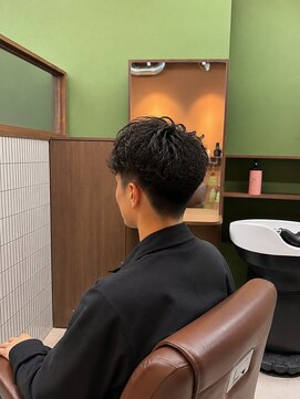 ブリリアント ヘアー ダイヤ(Brilliant Hair Dia) 20代メンズ向けアップバング|爽やか無造作KOBAパーマ