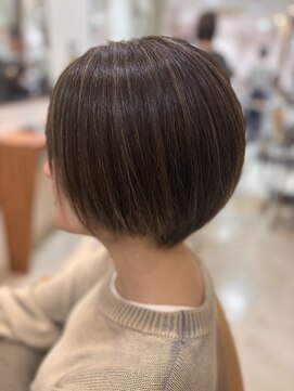 デフィ アオヤマ(defi AOYAMA) 自然体で楽しむ白髪ぼかしハイライト