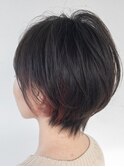 インナーカラー×耳かけショート