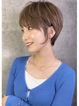 アンダーバーホワイト(_WHITE) ［なんば］耳掛けショート/マッシュ/くびれショート