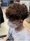 波巻きパーマセンターパートツーブロックスパイラルパーマ