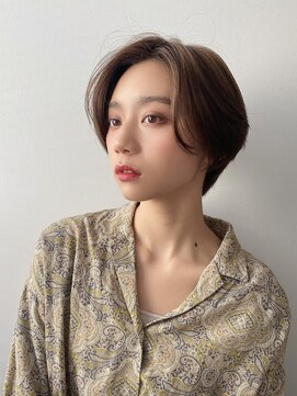 ヴィオットバイサロン(Viot by Salon) マッシュショートセンターパート前髪インナーグレージュ