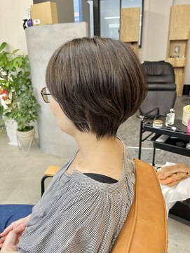 セム(sem) ショートボブ白髪ぼかしハイライト