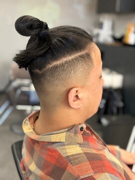 ヘアーラボ 樟葉(Hair Labo) マンバン スキンフェード 南楠葉