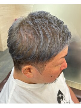 銀座マツナガ 浅草店 グレーアッシュツーブロックショート刈り上げアップバング