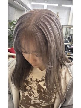 リア(riah) ハイライトカラーミルクティーベージュレイヤーカット