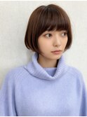 くびレイヤーエモージュ斜めバング小顔似合わせカットボブ