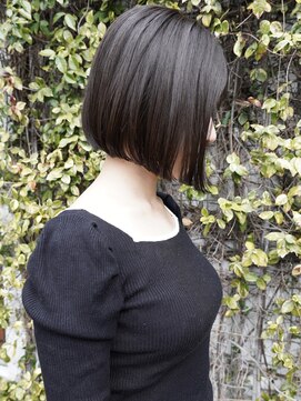 ビュートリアム 福岡(BEAUTRIUM) 首元を綺麗に見せる大人のボブヘア