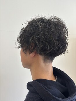 グラムバイノヴェル(glam by NOVEL)の写真/【本塩釜徒歩5分/men's専門美容室】仕事もプライベートもキマるメンズパーマ*痛みくいパーマ剤を使用◎
