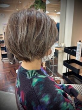 フィックスアップ 銀座(FIX-UP GINZA) グレイ×ブラックカラ-　ショートボブスタイル