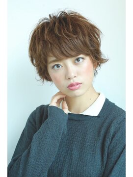 アークイラ(Aquila) マッシュベースで作る、透け感ブラウンのニュアンスショート