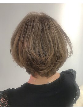 レイドバック(LAID BACK) ダブルカラーのベージュカラーハイトーン★ショートスタイル