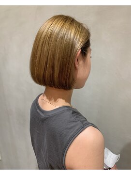 シェノン 西梅田(CHAINON) ハイトーンカラー、ボブ、グレーベージュ