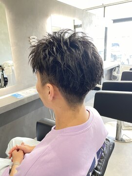 トーン(tone) 刈り上げアップバング/メンズカット