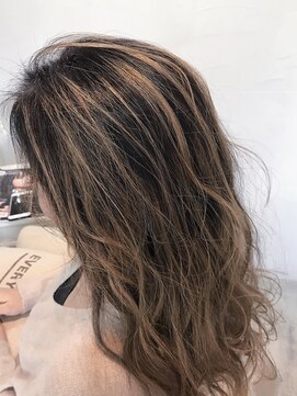ルーナ ヘアラウンジ(Luuna hair lounge) バレイヤージュ