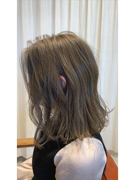 クルニエ(crenier) crenierで作るグレージュの重めボブディ●