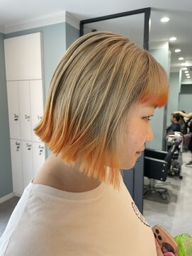 ディア(Dia) ストレートミニボブ☆ミルクティーベージュに裾カラーオレンジ