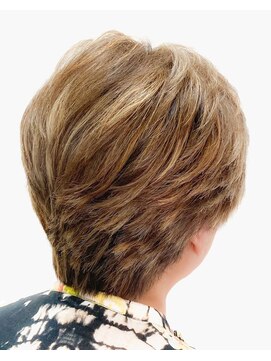 黄ぐまくん美容室 ショートレイヤー メッシュ