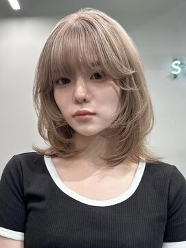 ソル ジングウマエ(SOL JINGUMAE) ショートボブ大人ショートハンサムショート前髪ありベージュ