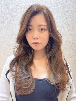 マノ ア ファト(mano a fato by design hair)の写真/【魅力ＵＰ☆】コテで巻いたようなふわっとパーマや柔らかくラフなナチュラルパーマでこなれＳｔｙｌｅを♪