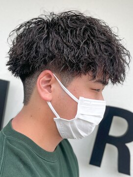 エルマーク 京都河原町(L-MARK) スパイラルパーマツイストパーマアップバング短髪メッシュ