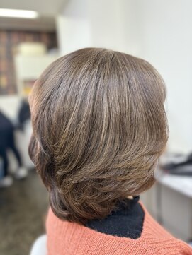 ビューティーサロンじゅん セミロングヘアー