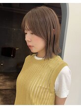 【肌に馴染むナチュラルカラー】艶のある柔らかい髪色で、アンニュイな雰囲気に◎