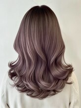 ブリーチなしで叶える。髪の毛のダメージを抑えて理想的な透明感と柔らかさのダブルカラースタイルへ