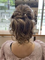 ヴィサージュクルー(VISAGE crew)&nbsp;華やかなポニーテールデザイン！