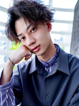 メンズサロン ガウディ 博多店(men's salon Gaudi) スパイラルパーマ×センターパート