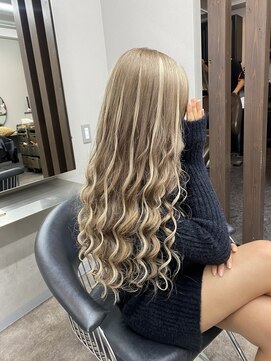 エミーバイモアムー(Emmie byMoremuu) 【埼玉YU-TA ギャル美容師】