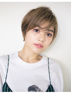 ピズム(PISM) 耳かけカジュアルイメチェンショート/フォギーベージュ