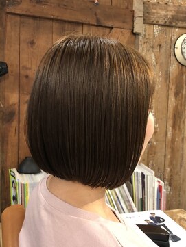 シーソー(SEE SOE) 前下がりボブ