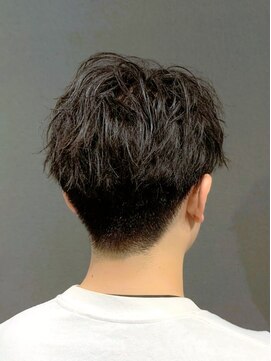 ビーダンディー(Bee dandy) ビジネスカジュアル ツーブロックショート 束感マッシュ