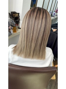 ユートピア(U topia) バレイヤージュ/ハイライト/メッシュ/ミルクティーカラー