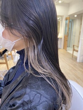 ネオリーブ チロル 横浜西口店(Neolive CiroL.) ミルクベージュ×インナーカラー 横浜