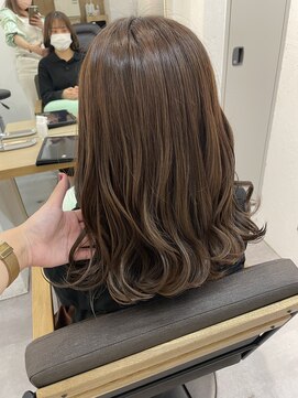 スリー(Three) ミディアム