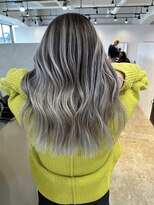 メリー オオサカ(Merly Osaka)&nbsp;色落ちも楽しめる！寒色コントラスト バレイヤージュ