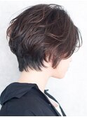 襟足にゆとりを持たせたショートヘア/ショートボブ