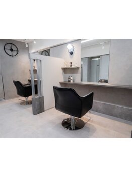 ≪TVや人気雑誌で紹介≫半個室のプライベート空間で、髪も心も癒されに来てください♪