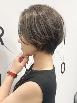 ハルキミナトジャパン 広島並木通り店(HARUKI MINATO japan) 白髪ハイライトくびれショート