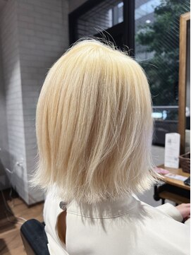 ビスイル 秋葉原店(Vis ill) 20代30代透明感暗髪アッシュブルーグレージュ丸みボブ