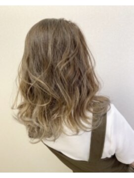 フィス(Fe's) ミルクベージュ